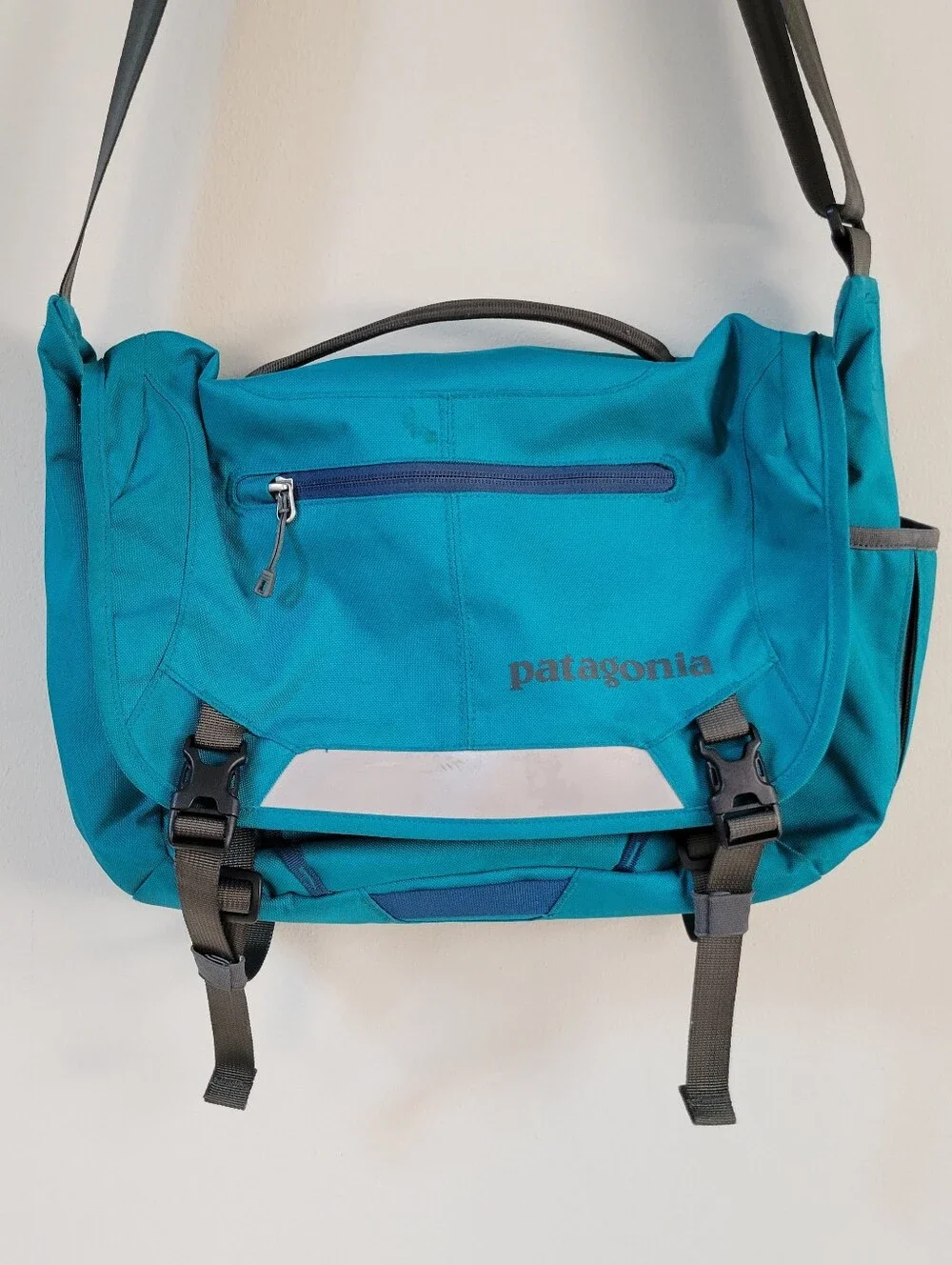 Patagonia Half Mass Messenger Crossbody Bag Unisex OS Travel Hiking Outdoor